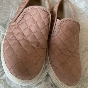 Steve Madden slipons ♥️
